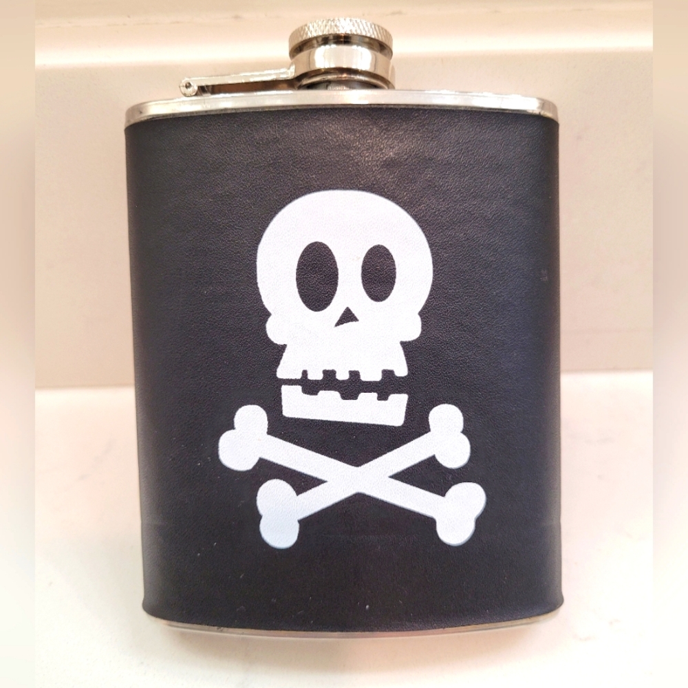 Wink Flask Scull & Crossbones Stainless Steel & Black Leather 7 oz.